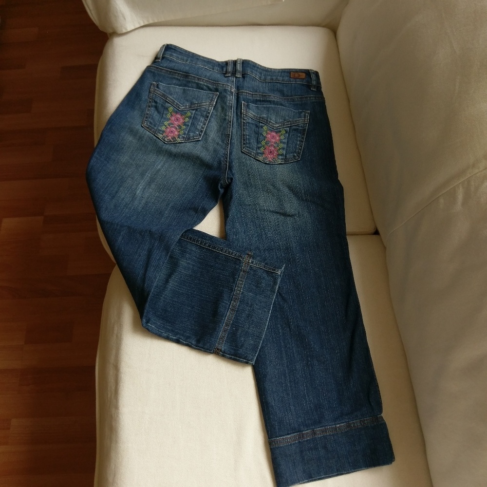 Women's DKNY Embroidered Jean Capri,  Size